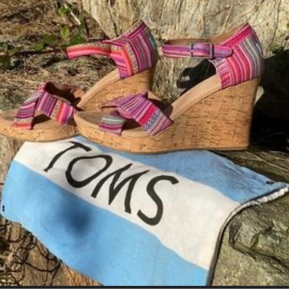 Toms Pink Wedge Shoes Comfortable Canvas Design - Picture 1 of 4